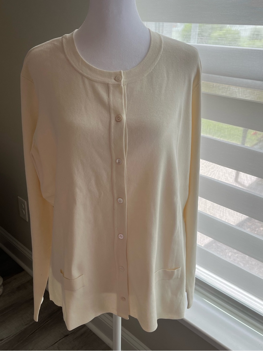 Liz Claiborne Cream Button-Front Women's Cardigan NWOT